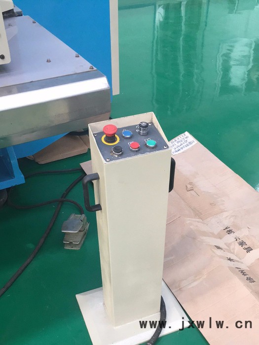 臺勵福VISE1250VISE1250 數(shù)控沖床  數(shù)控轉(zhuǎn)塔沖床  數(shù)控折彎機  數(shù)控剪板機