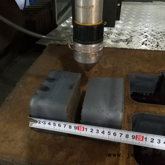 機(jī)器人割槍飛馬特精細(xì)等離子機(jī)器人三維切割破口切割