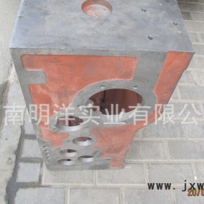 一拖東方紅拖拉機(jī)200P變速器，變速箱殼體