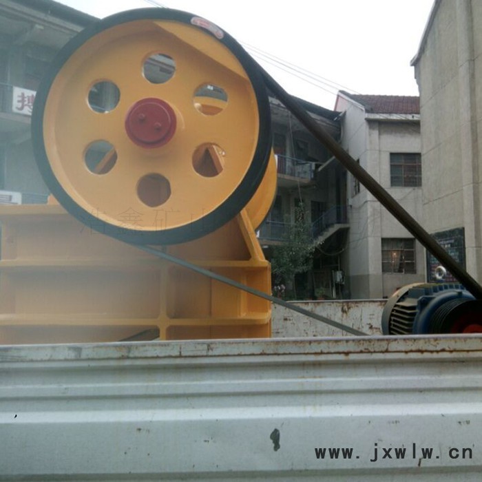 供應(yīng)大型PE顎式破碎機(jī) 混凝土破碎制砂粉碎機(jī) 多用途石料粉碎設(shè)備