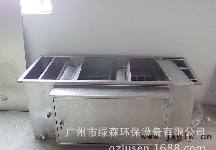 廣東種類**的油水分離器 油水分離設(shè)備 綠森環(huán)保 專業(yè)定做 廠家價(jià)格